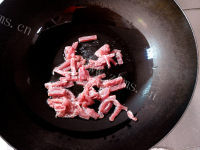 色香味浓的青豆炒肉做法图解3)