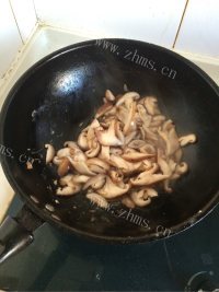 色泽鲜亮的香菇炒肉片做法图解7)
