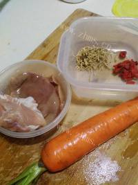 自制金银花杞子瘦肉猪腰汤做法图解1)