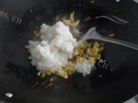 可口的腊肠炒饭做法图解6)