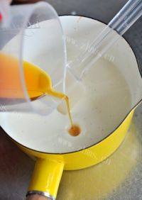 自制焦糖炼乳布丁做法图解7)