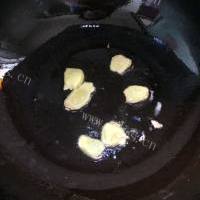 美味的冬瓜海带排骨汤的做法图解三