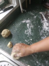 喷香的榨菜鲜肉月饼做法图解4)