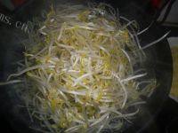 自制凉拌绿豆芽做法图解2)