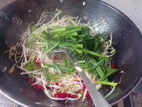 适量韭菜炒豆芽做法图解8)