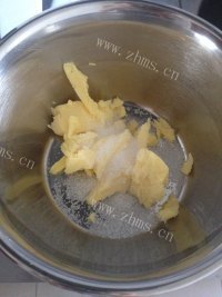 好吃不腻的蛋黄椰蓉球做法图解1)