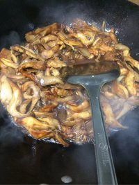色香味浓的蘑菇炒肉做法图解6)