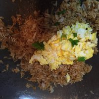 香飘十里的酱油炒饭做法图解5)