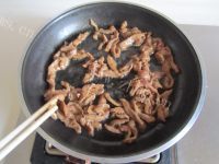 营养食品洋葱韭菜炒鸭脯肉做法图解5)