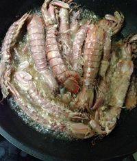 味道不错的椒盐皮皮虾做法图解4)