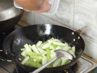 「DIY美食」炒丝瓜	做法图解4)