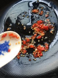 美味的凉拌黑木耳做法图解3)