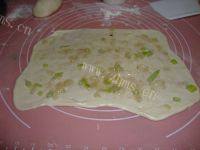 「家有大厨」葱油饼做法图解5)