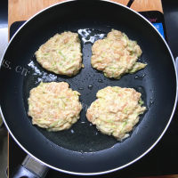 爽口的茄汁西葫芦肉饼做法图解10)