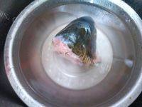 诱人的鱼头豆腐汤做法图解2)