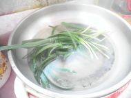 飘香的凉拌绿豆芽做法图解2)