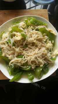 美味的金针菇炒蛋