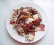 家常菜腊肉炒豆干做法图解4)