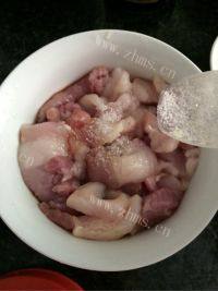 美味的粉蒸肉做法图解4)