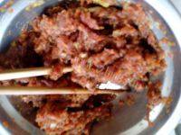 自制牛肉胡萝卜饺子做法图解6)