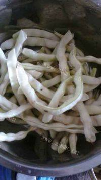 好吃的芸豆炒肉做法图解1)