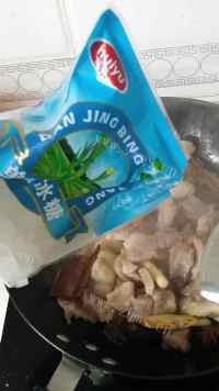 家常菜芋头烧肉做法图解9)