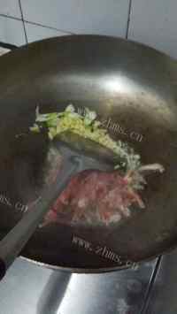 家常菜肉丝炒蒜黄做法图解5)