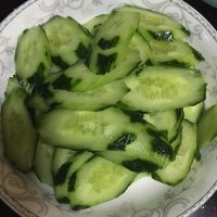 家常菜黄瓜炒腊肠做法图解2)