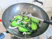 家常蒜蓉油菜海鲜菇做法图解9)