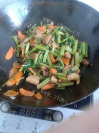 家常菜芹菜肉丝做法图解5)