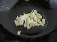 让人怀念的木耳炒肉做法图解5)