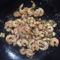 家常菜虾仁炒西兰花做法图解4)