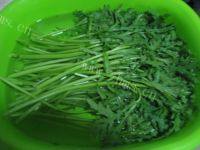 家常菜白灼茼蒿做法图解1)