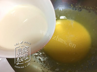 懒人草莓圣诞老人蛋糕做法图解3)
