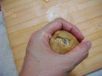 自制五仁月饼做法图解12)