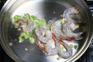 鲜虾炒面做法图解3)