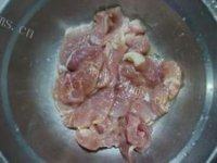 美味的菠萝炒肉做法图解2)
