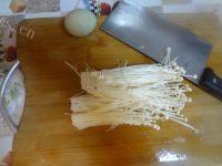 美味的金针菇蛋花汤做法图解1)