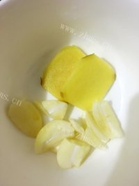 可口的苦瓜炒肉做法图解2)