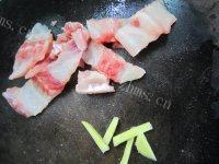 滋补的鱼骨汤做法图解1)