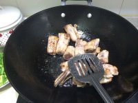 美味营养的糖醋排骨做法图解3)
