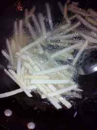 特色美食炸薯条做法图解7)