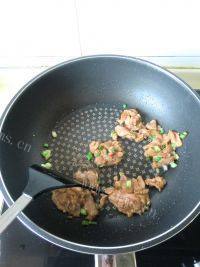 家常菜莲藕炒肉片做法图解5)