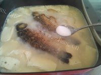 美味的鲫鱼豆腐汤做法图解12)
