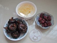 荸荠银耳汤做法图解1)
