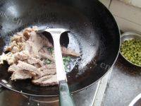 鲜嫩多汁的豌豆炒牛肉做法图解4)