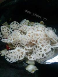 下饭的莲藕炒肉片做法图解3)