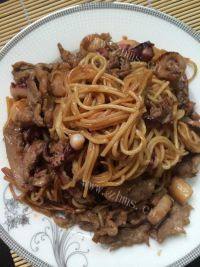 美味的海鲜炒面
