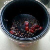 美味早餐腊八粥做法图解3)