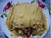 韭菜炒干豆腐做法图解1)